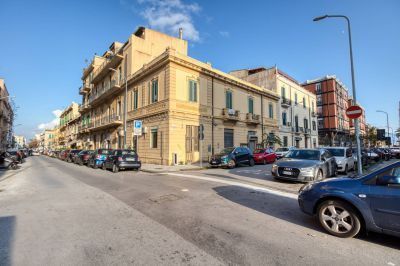 Attivitã /licenza (con o senza mura) in commerciale in Via Aurelio Saffi 64