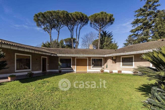 Villa in residenziale in Strada L 1