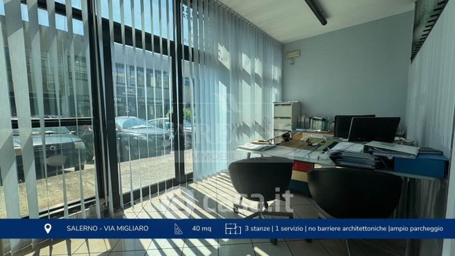 Ufficio in commerciale in 