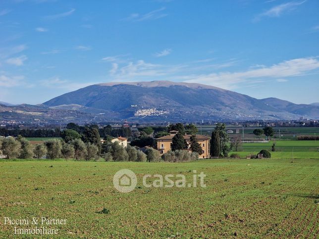 Villa in residenziale in Strada Ranco 31 A