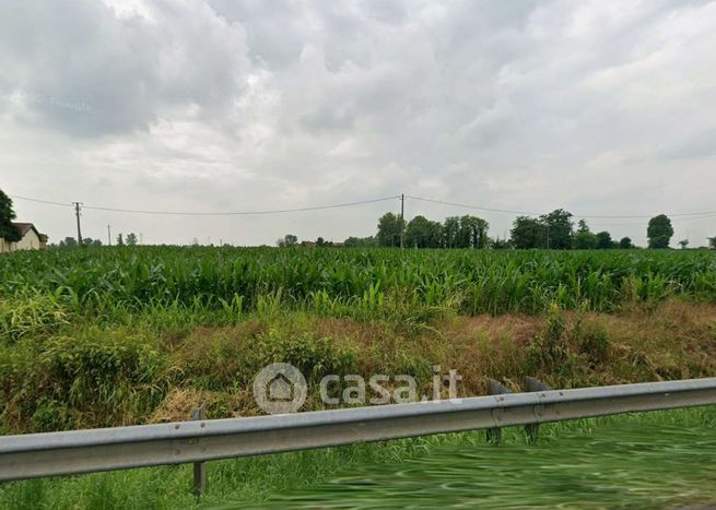 Terreno agricolo in commerciale in Via Milano 33