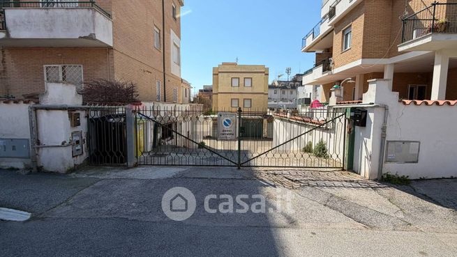 Box/posto auto in residenziale in Via Rumenia 227