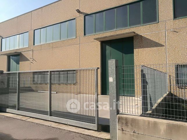 Capannone in commerciale in Via Industria