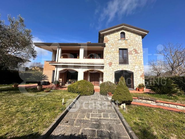 Villa in residenziale in Via Risorgimento 19