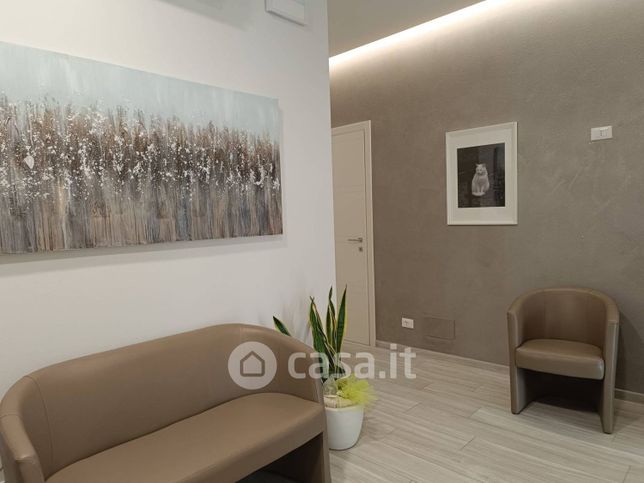 Ufficio in commerciale in Via del Vino 3