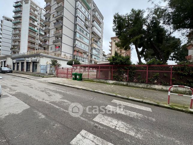 Garage/posto auto in residenziale in Via Lucania 65