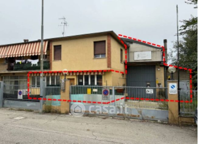 Capannone in commerciale in Via Giacomo Matteotti 6