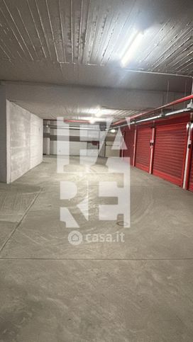 Box/posto auto in residenziale in Via Archimede 81