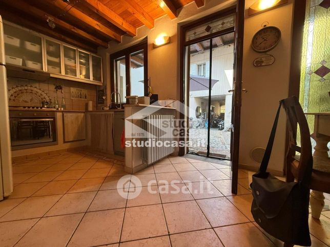 Casa bi/trifamiliare in residenziale in Vicolo del Bastone