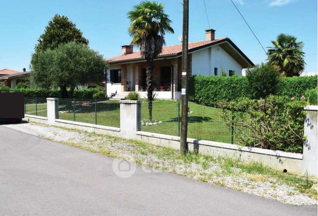 Casa indipendente in residenziale in Via Olmi
