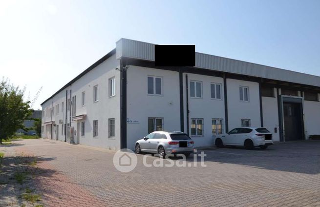 Capannone in commerciale in Via E. Fermi