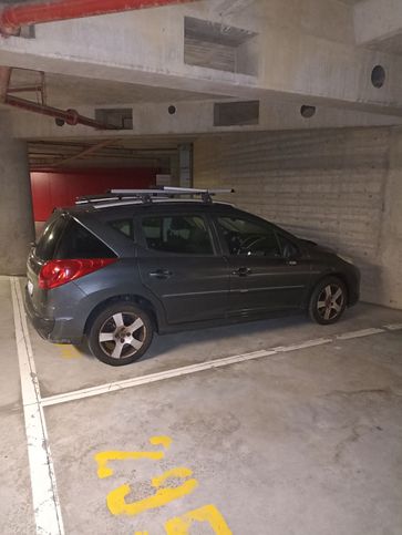 Box/posto auto in residenziale in Via Mira