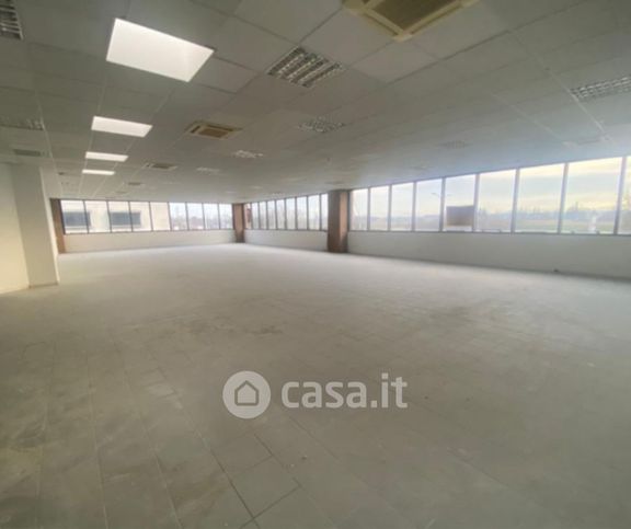 Ufficio in commerciale in 