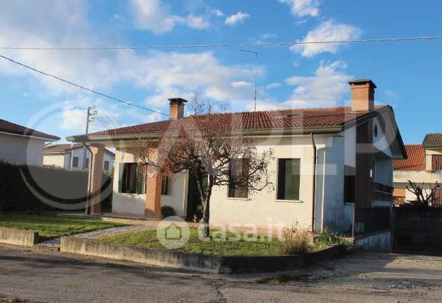 Casa indipendente in residenziale in Via Cogno 1542