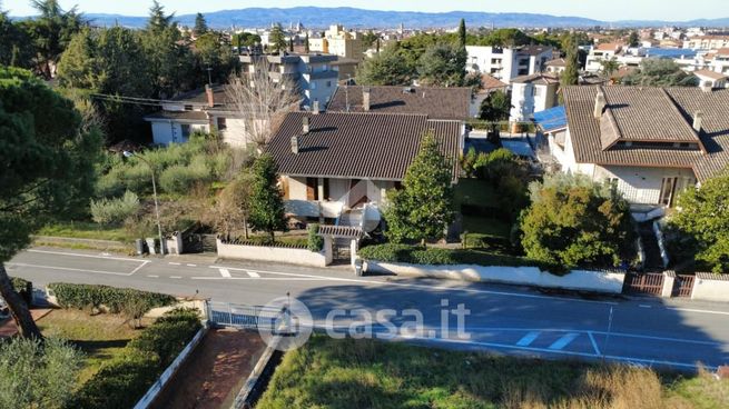 Villa in residenziale in Via Fiume Albegna 15