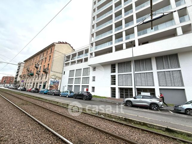 Box/posto auto in residenziale in Via Francesco Gonin 11