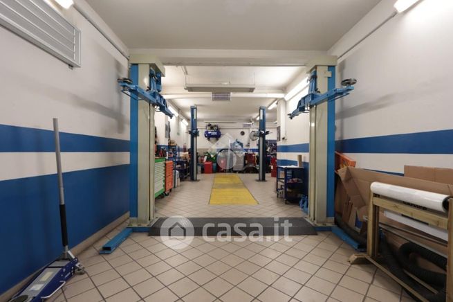 Capannone in commerciale in Via Giovanni Scazzola 29