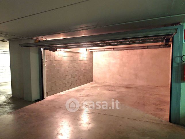 Box/posto auto in residenziale in Via Alcide De Gasperi 21