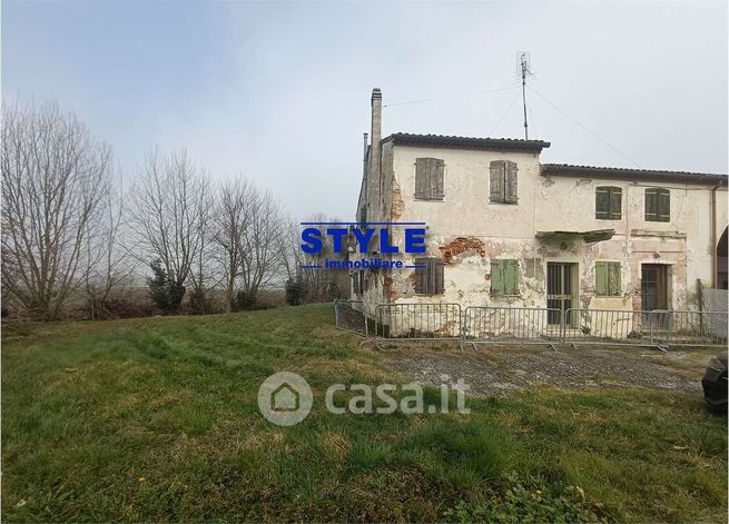 Casa bi/trifamiliare in residenziale in 