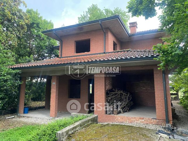 Casa indipendente in residenziale in Via Tito Speri 9