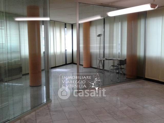 Ufficio in commerciale in Viale Mario Tobino