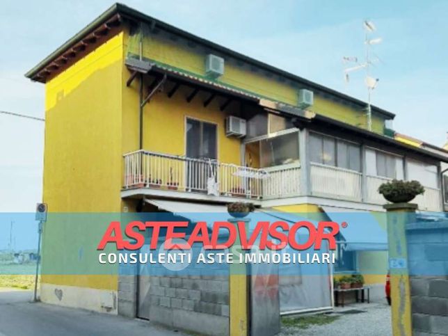 Casa indipendente in residenziale in Cantone Corno 53