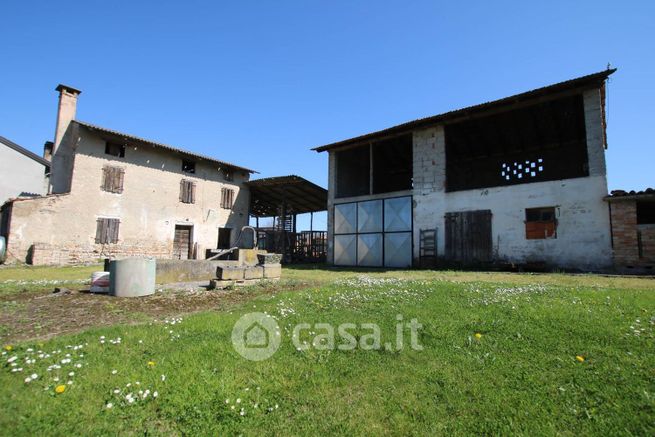 Capannone in commerciale in 