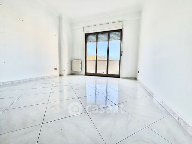 Appartamento in residenziale in Via Luigi Cosenz 4
