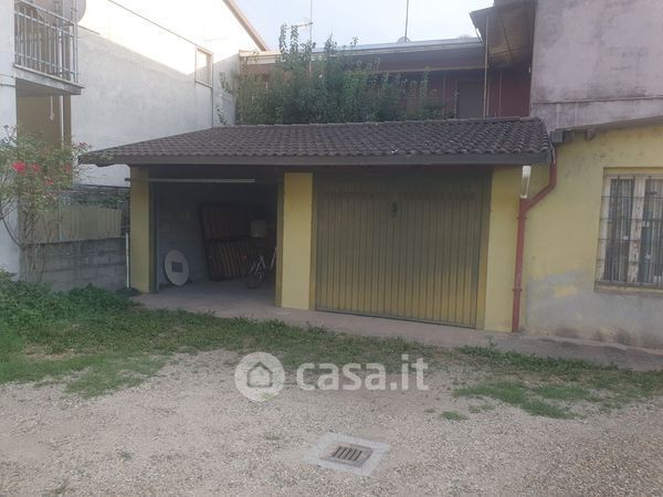 Garage/posto auto in residenziale in Via del Carretto 36