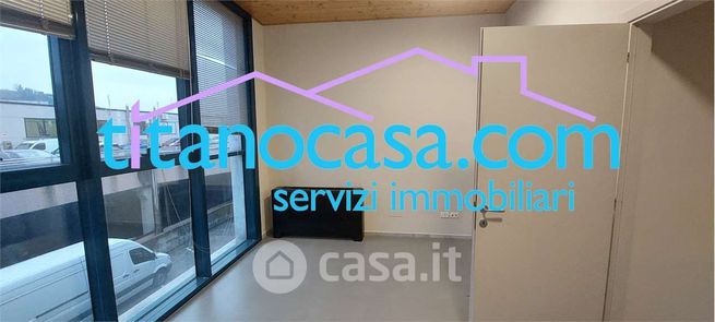 Ufficio in commerciale in Via Onesto Scavino 10