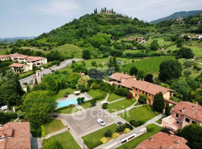 Villa in residenziale in Via Santolino
