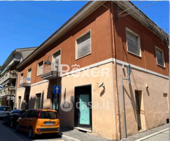 Ufficio in commerciale in Via Attilio Valentini 8
