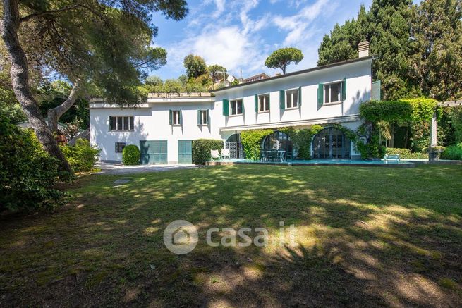 Villa in residenziale in Via Romagneno
