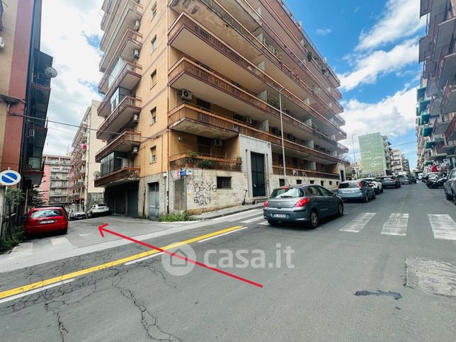 Box/posto auto in residenziale in Via Francesco Fusco 4