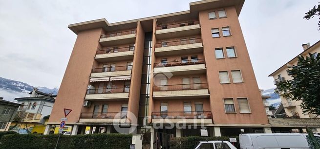 Appartamento in residenziale in Via Carrel 19