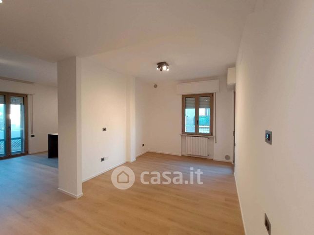 Appartamento in residenziale in Via Ermete Zacconi