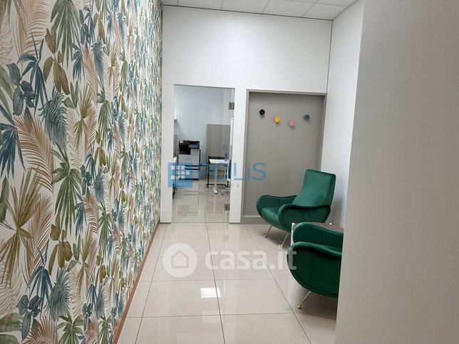 Ufficio in commerciale in Via Pola