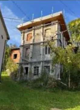 Casa indipendente in residenziale in Contrada Battistini