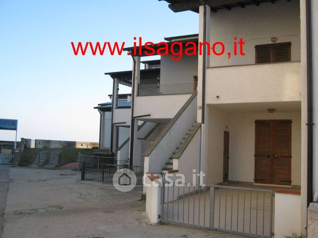 Casa bi/trifamiliare in residenziale in Via Mar Jonio 29