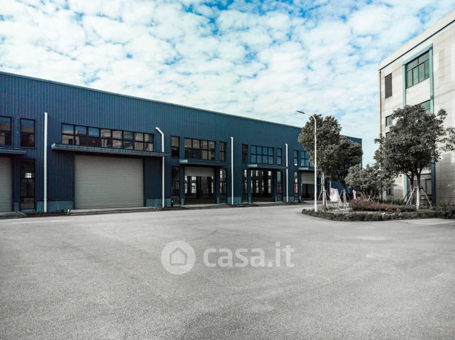 Capannone in commerciale in Strada Senza Nome