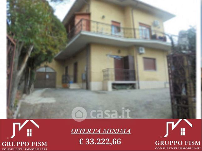 Appartamento in residenziale in Via Lago del Turano 16