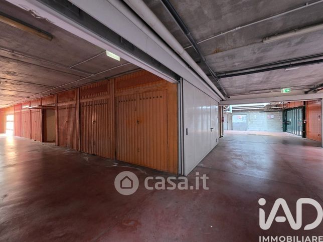 Box/posto auto in residenziale in Corso Agostino Ricci 10