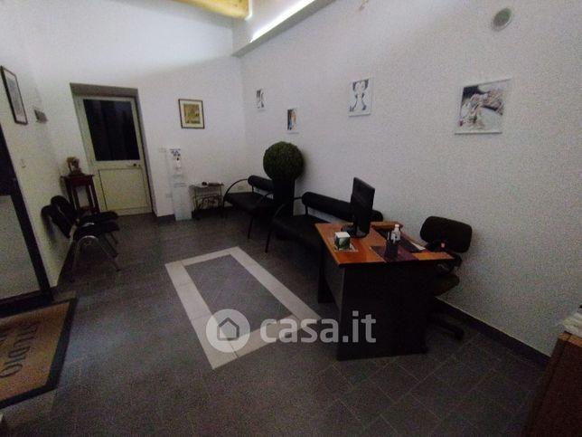 Ufficio in commerciale in Via renella 35