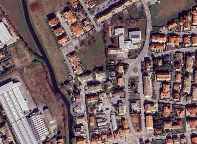 Terreno agricolo in commerciale in Via Mantova