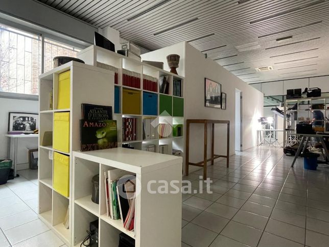 Ufficio in commerciale in 