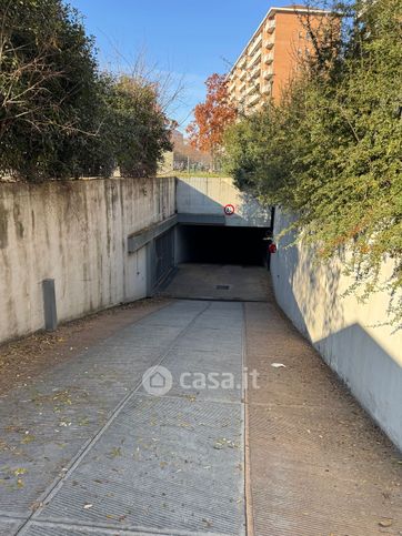 Box/posto auto in residenziale in Via Buenos Aires 99