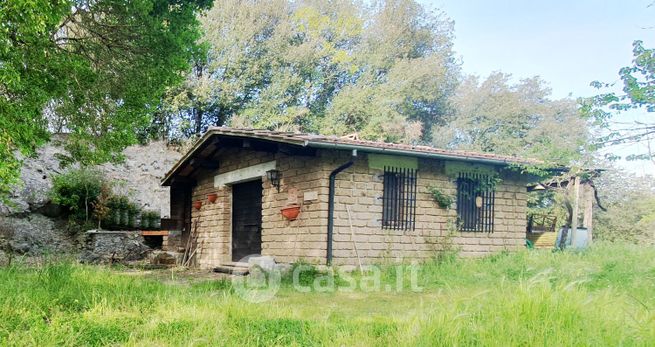 Rustico/casale in residenziale in CAMPAGNA CON TERRENO E ACQUA