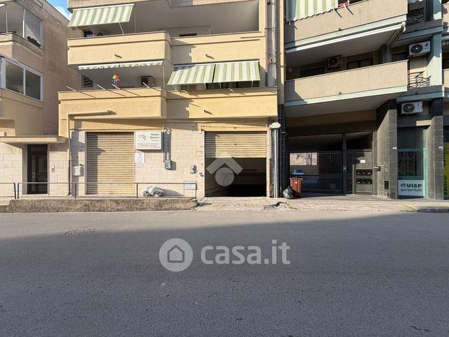 Capannone in commerciale in Via Osanna 120