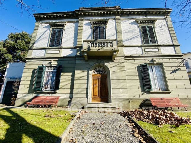 Villa in residenziale in Via Bientina 1