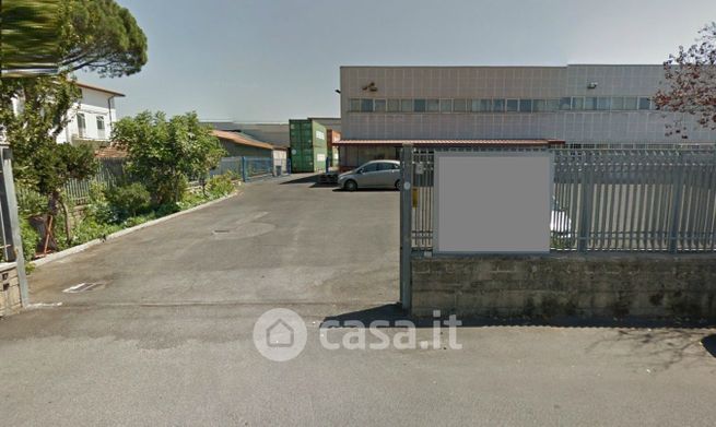 Capannone in commerciale in 